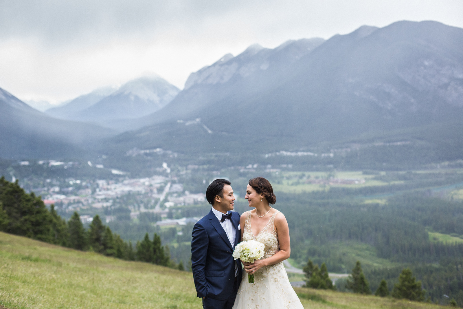 MOUNT NORQUAY WEDDING PHOTOGRAPHER – NELSON & LINDSEY